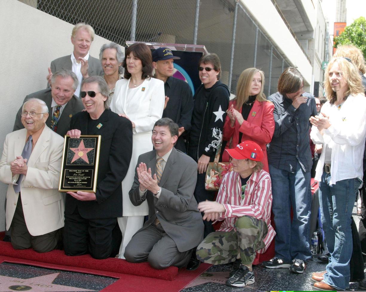 jim ladd e friendsjim ladd riceve stella su il hollywood camminare di famehollywood camay 6 20052005 foto