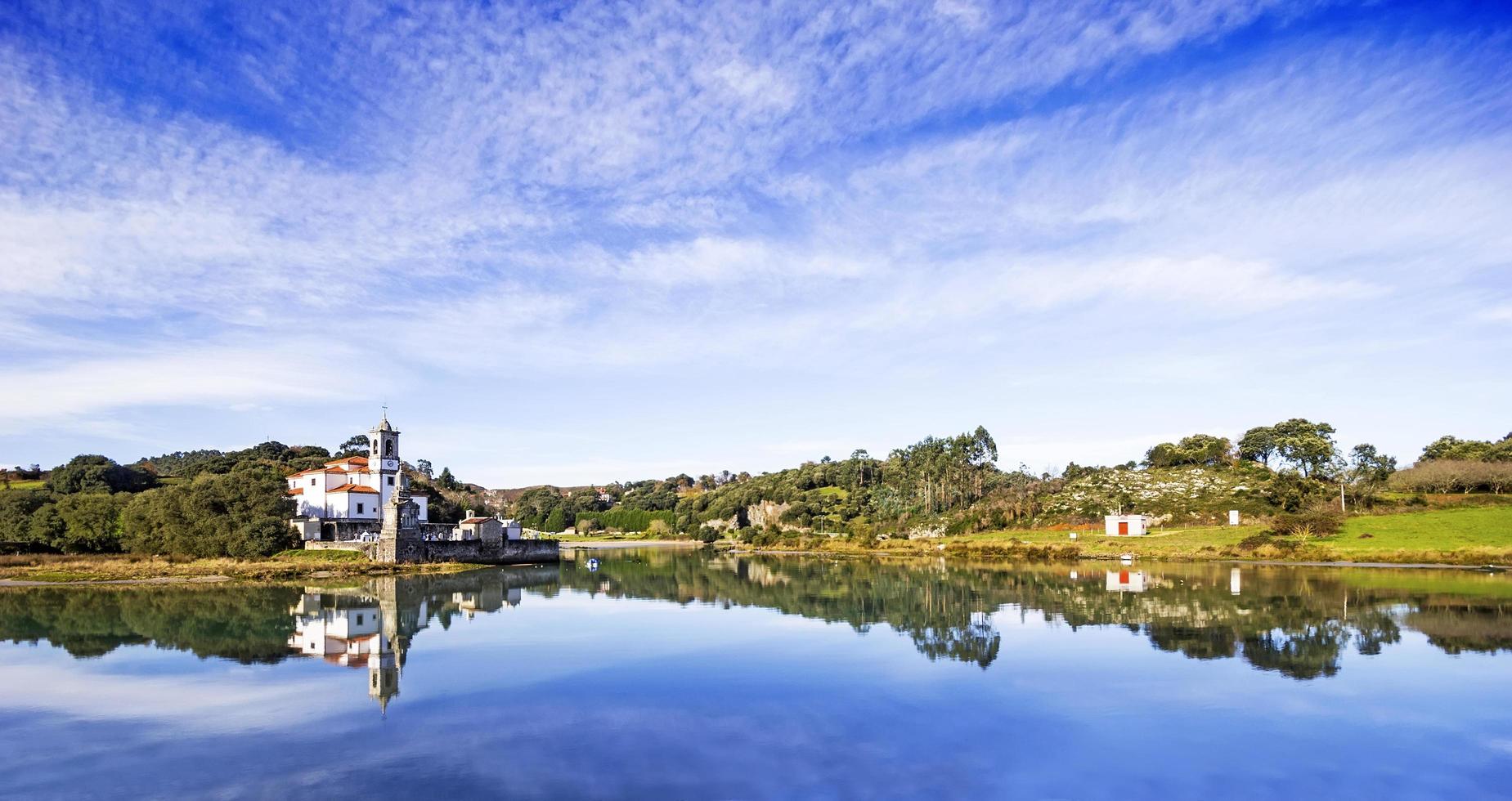 chiesa di nuestra senora de los dolores de barro a niembro, spagna foto