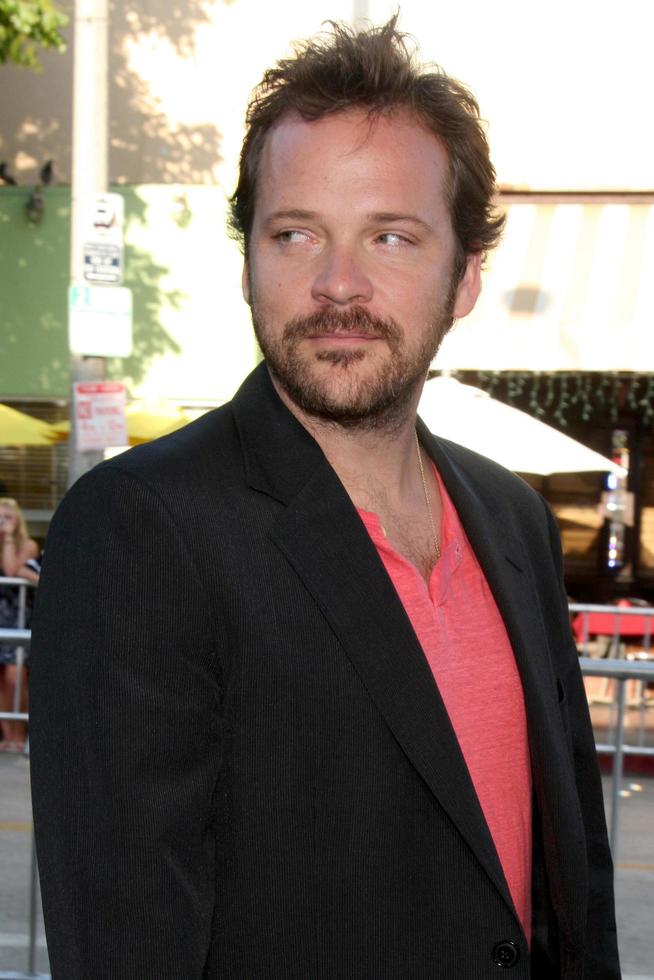 Peter sarsgaard in arrivo a il orfano la prima a il mann villaggio Teatro nel Westwood circa su luglio 21 2009 2008 foto