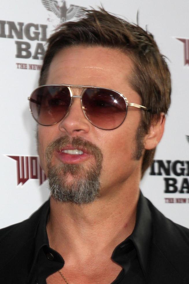 Brad pitt in arrivo a il los angeles prima di senza gloria bastardi a grauman Cinese Teatro nel los angeles circa su agosto 10 2009 2009 foto