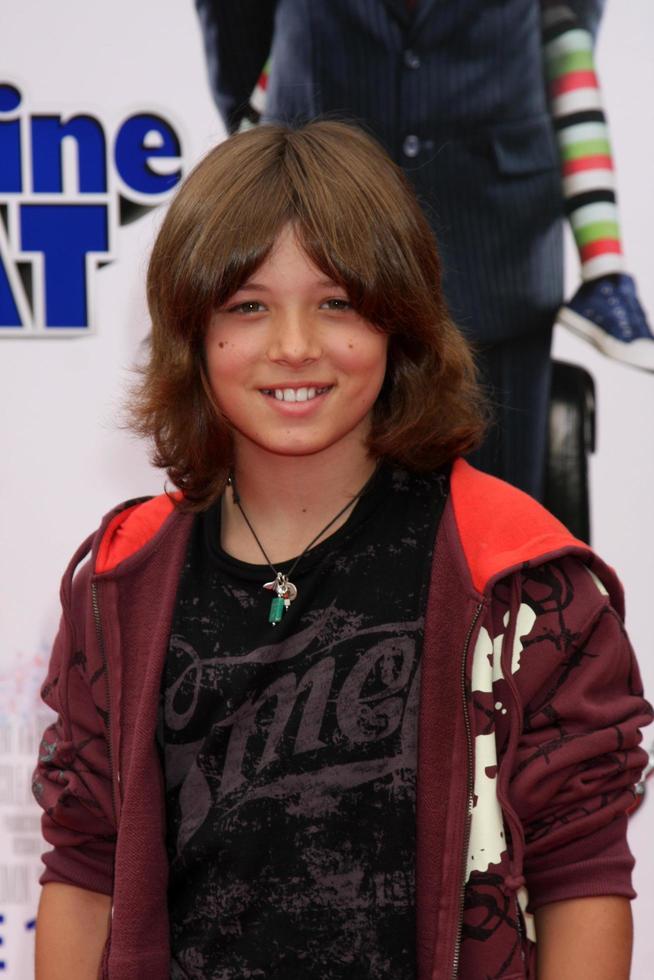 Leo howard in arrivo a il Immagine quello prima a il fondamentale Teatro su il fondamentale lotto nel los angeles circa su giugno 6 2009 2009 foto