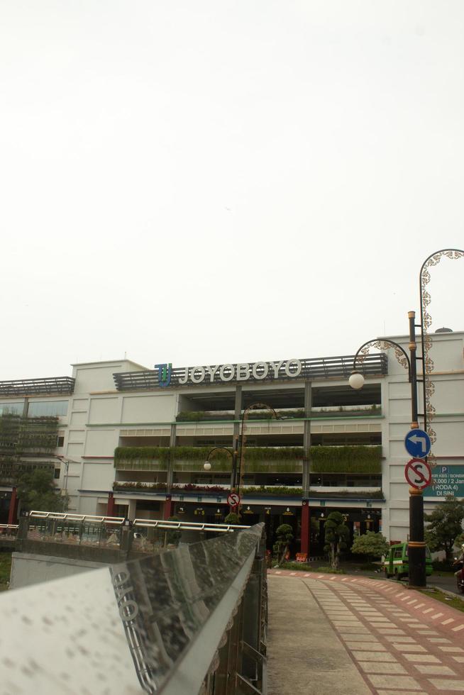 terminale intermodale joyoboyo è il autobus e microbus passeggeri terminale nel Sud surabaya foto