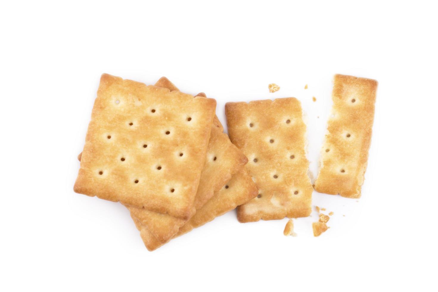 cracker isolati su bianco foto