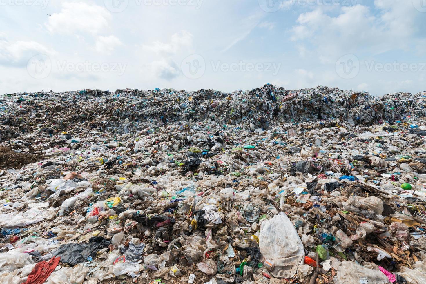 spazzatura nel comunale discarica per domestico rifiuto foto