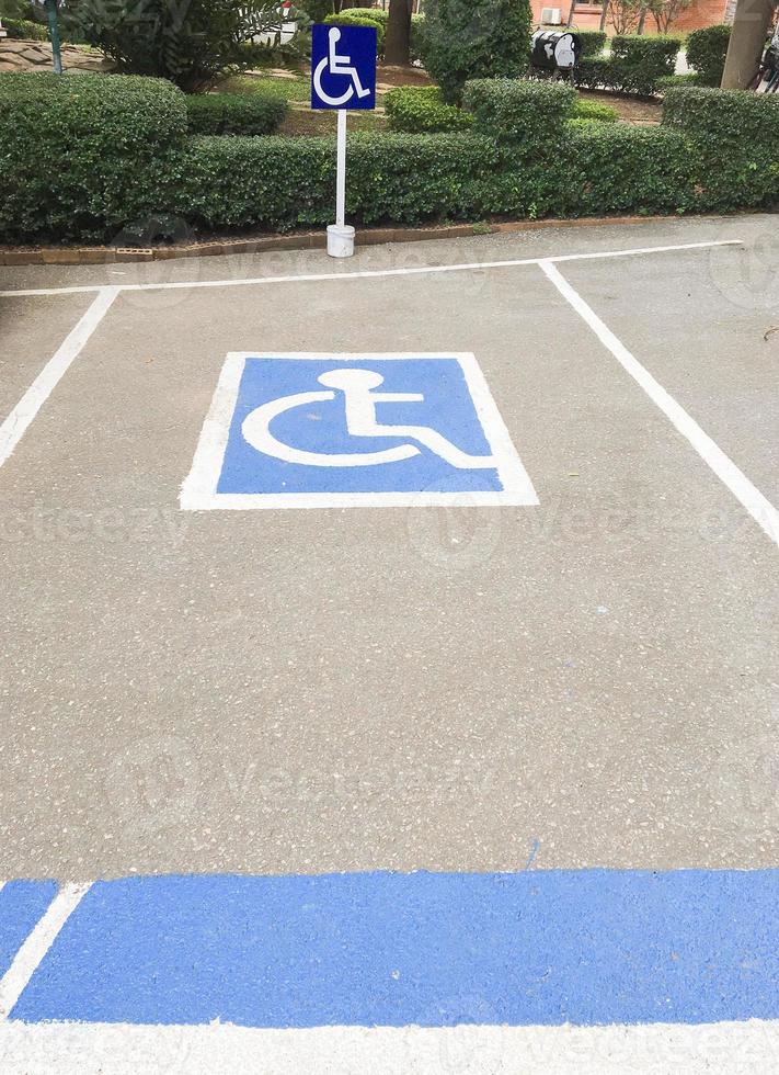 parcheggio per il Disabilitato foto