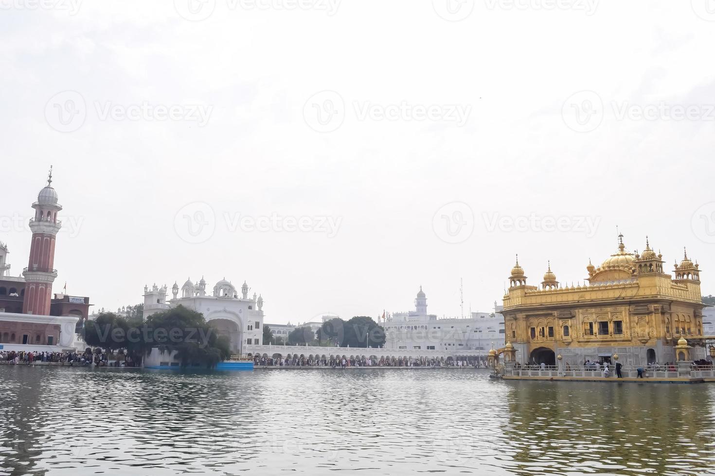 bellissimo Visualizza di d'oro tempio - armandir sahib nel amritsar, punjab, India, famoso indiano sikh punto di riferimento, d'oro tempio, il principale santuario di sikh nel amritsar, India foto