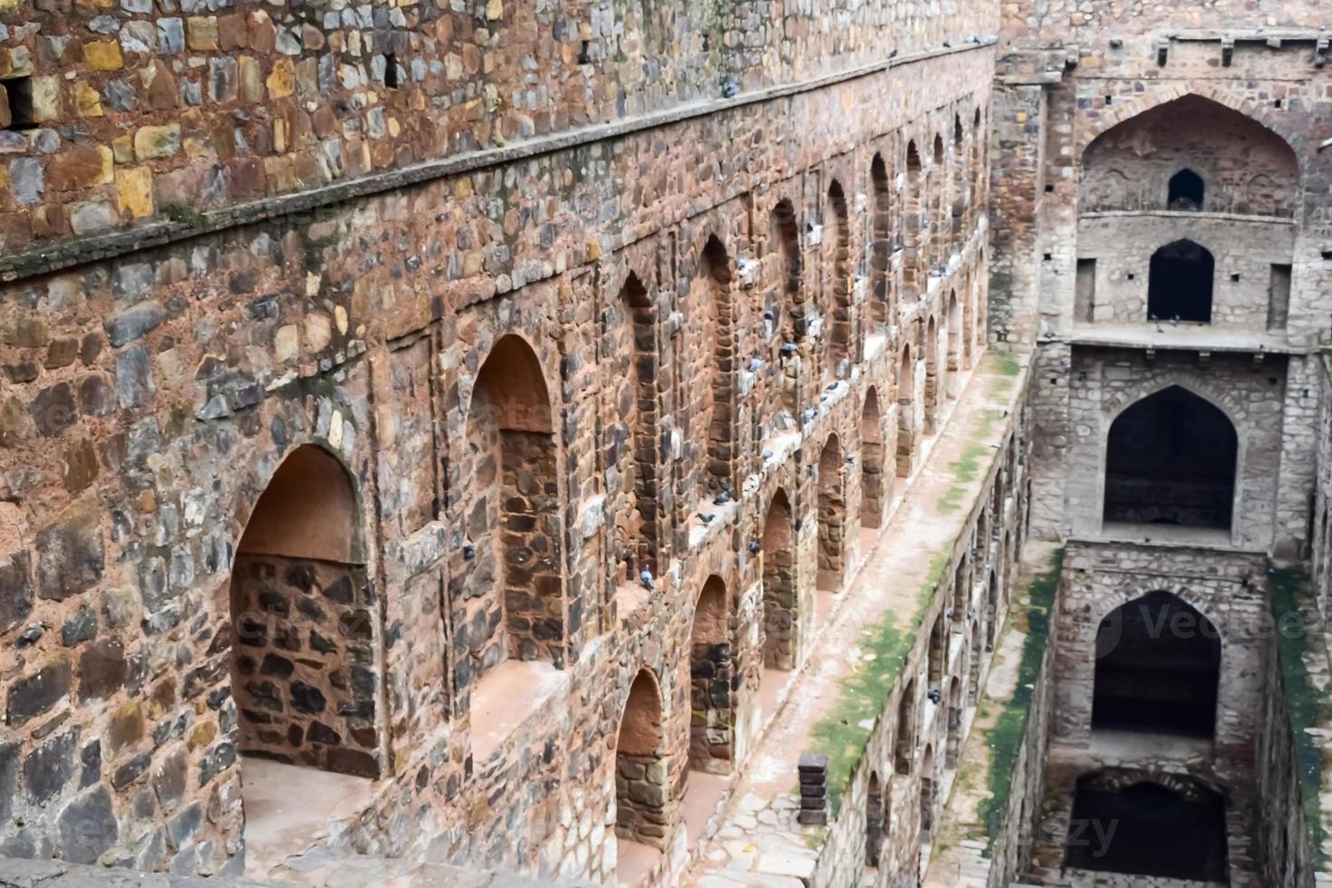 agrasen ki baoli - passo bene situato nel il mezzo di connaught posto nuovo delhi India, vecchio antico archeologia costruzione foto