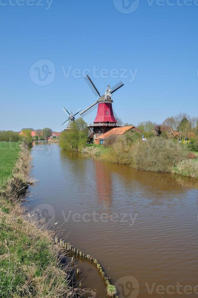 il famoso mulini a vento di Greetsiel, nord mare, levante Frisia, inferiore sassonia, germania foto