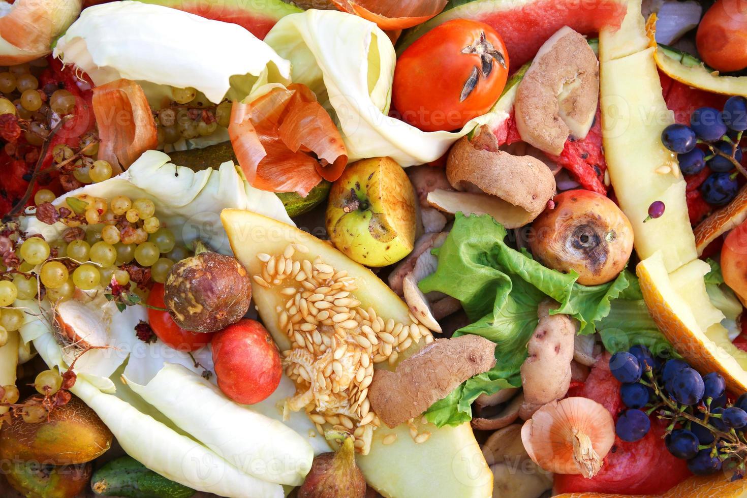 diverso spazzatura. spazzatura ordinamento. domestico rifiuto per concime a partire dal frutta e verdure. foto