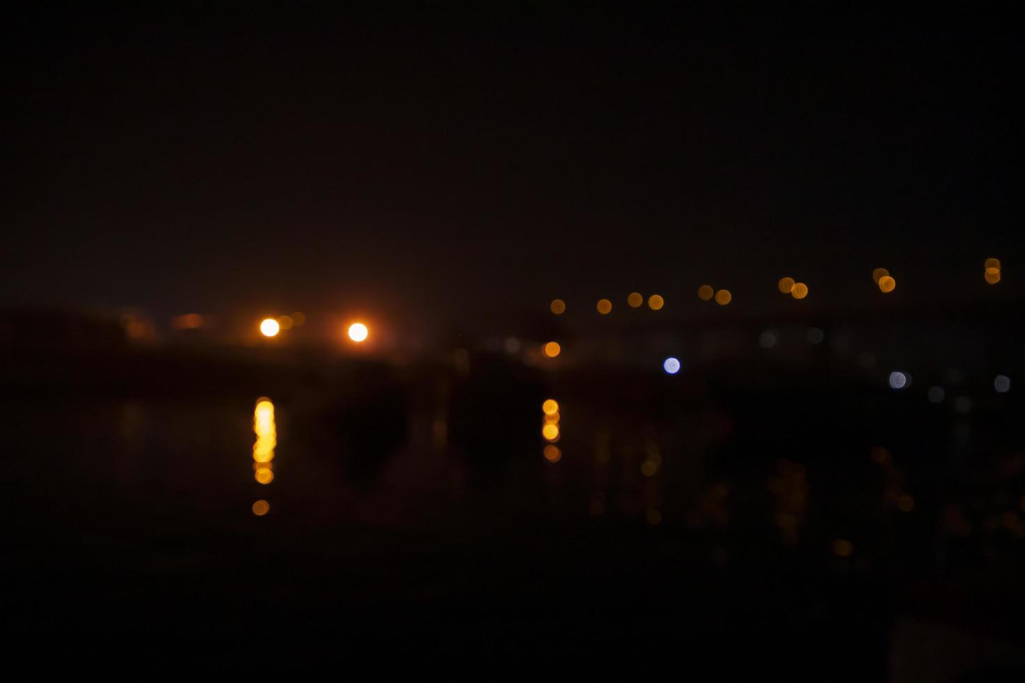 colorato defocus astratto bokeh leggero effetti su il notte nero sfondo struttura foto