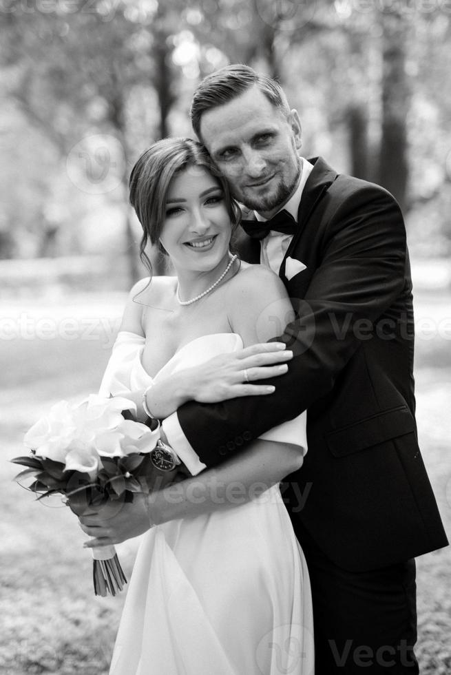 il primo incontro di il sposa e sposo foto