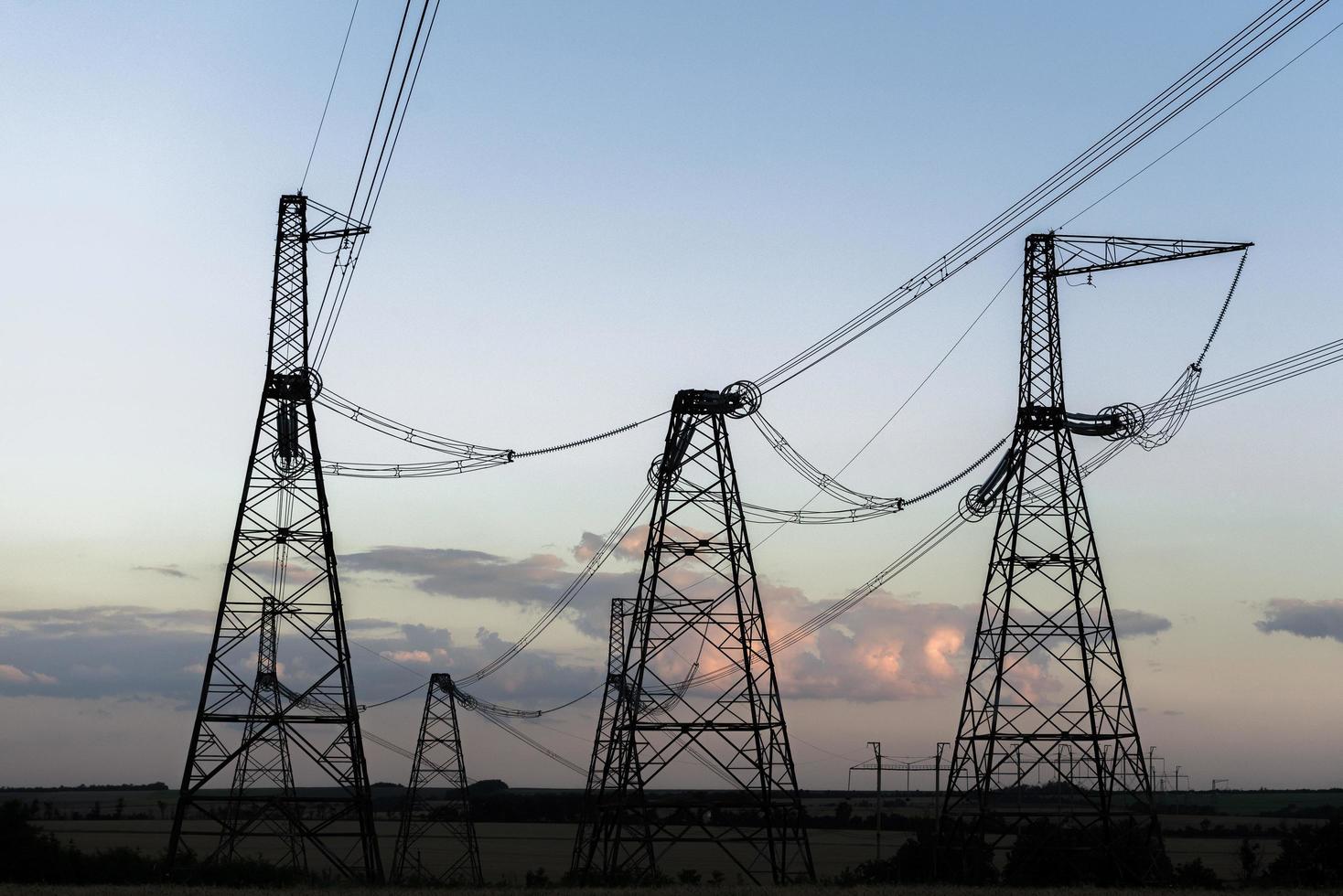 linea elettrica ad alta tensione foto