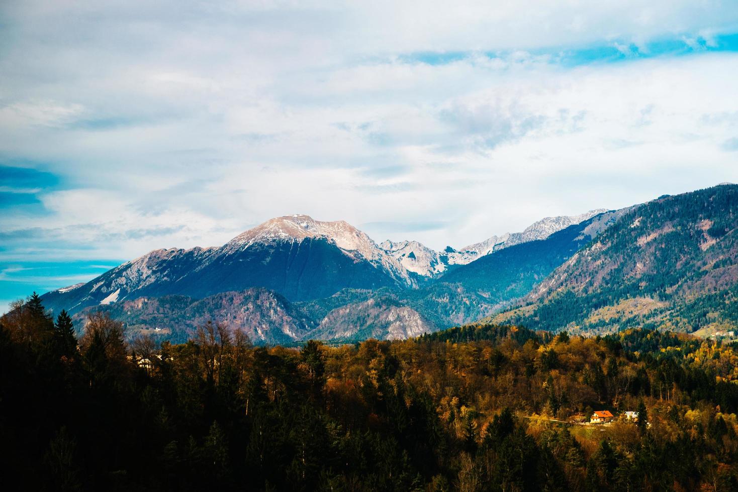 montagne delle alpi in slovenia foto