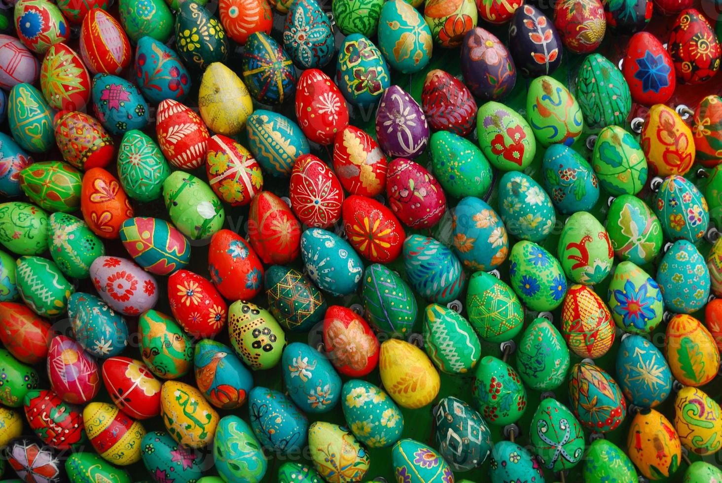 Pasqua sfondo di colorato uova nel verde toni, tradizionale o foto