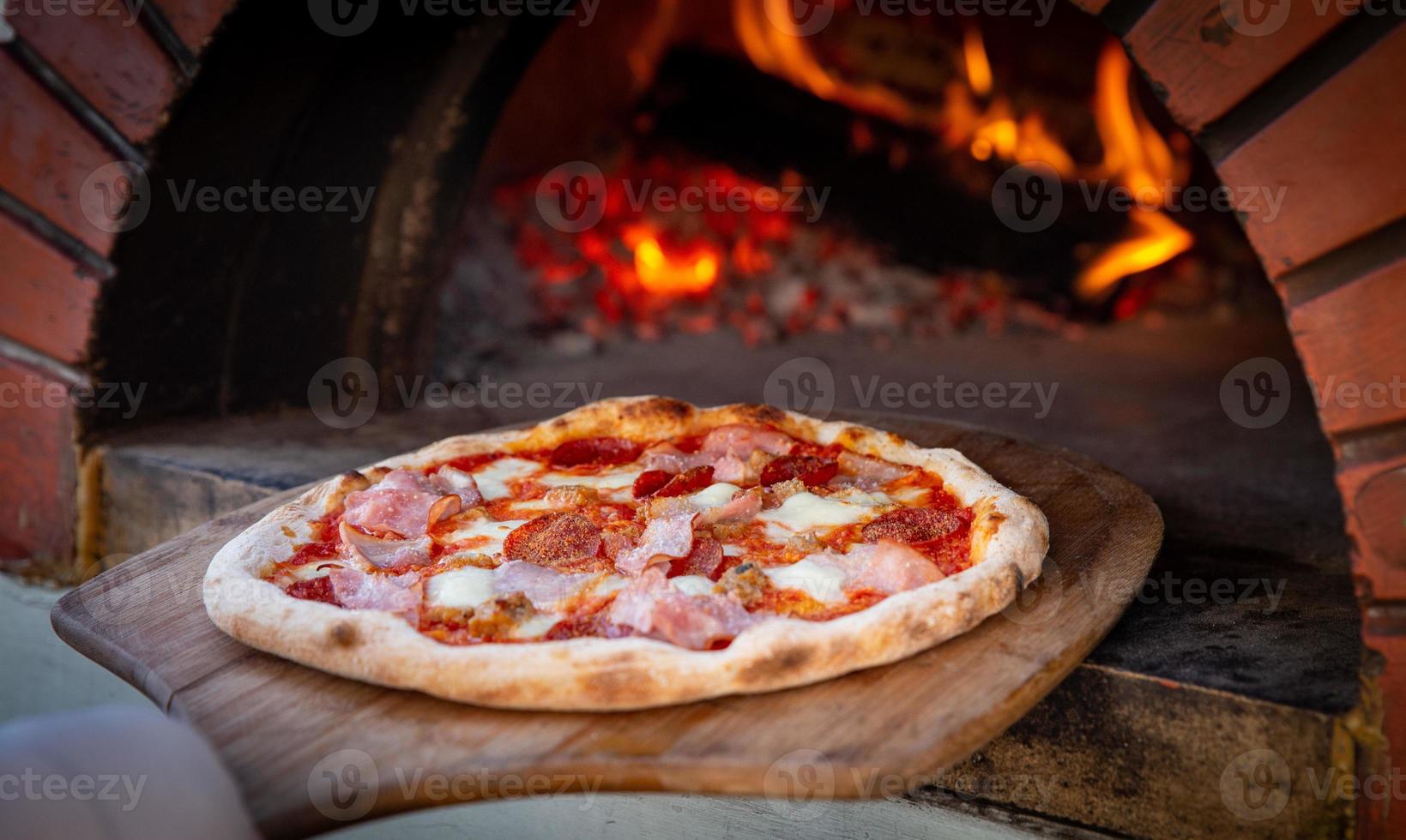 capocuoco collocazione Pizza nel mattone forno foto