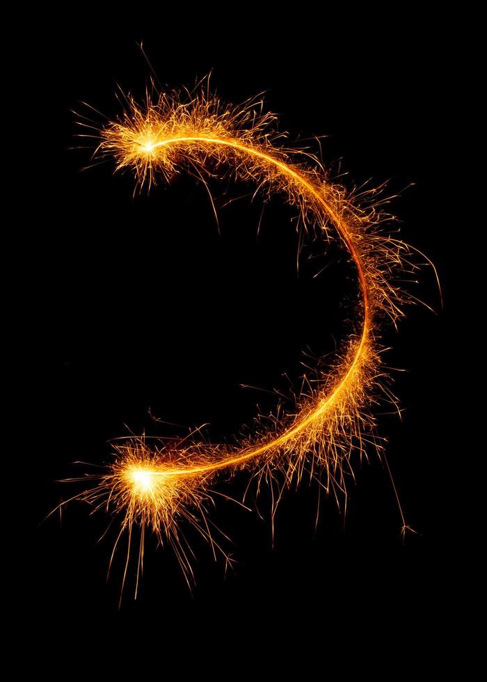 fatto con salphabet elemento fatto con sparklers pronto per il tuo iscrizioni su nero sfondo foto