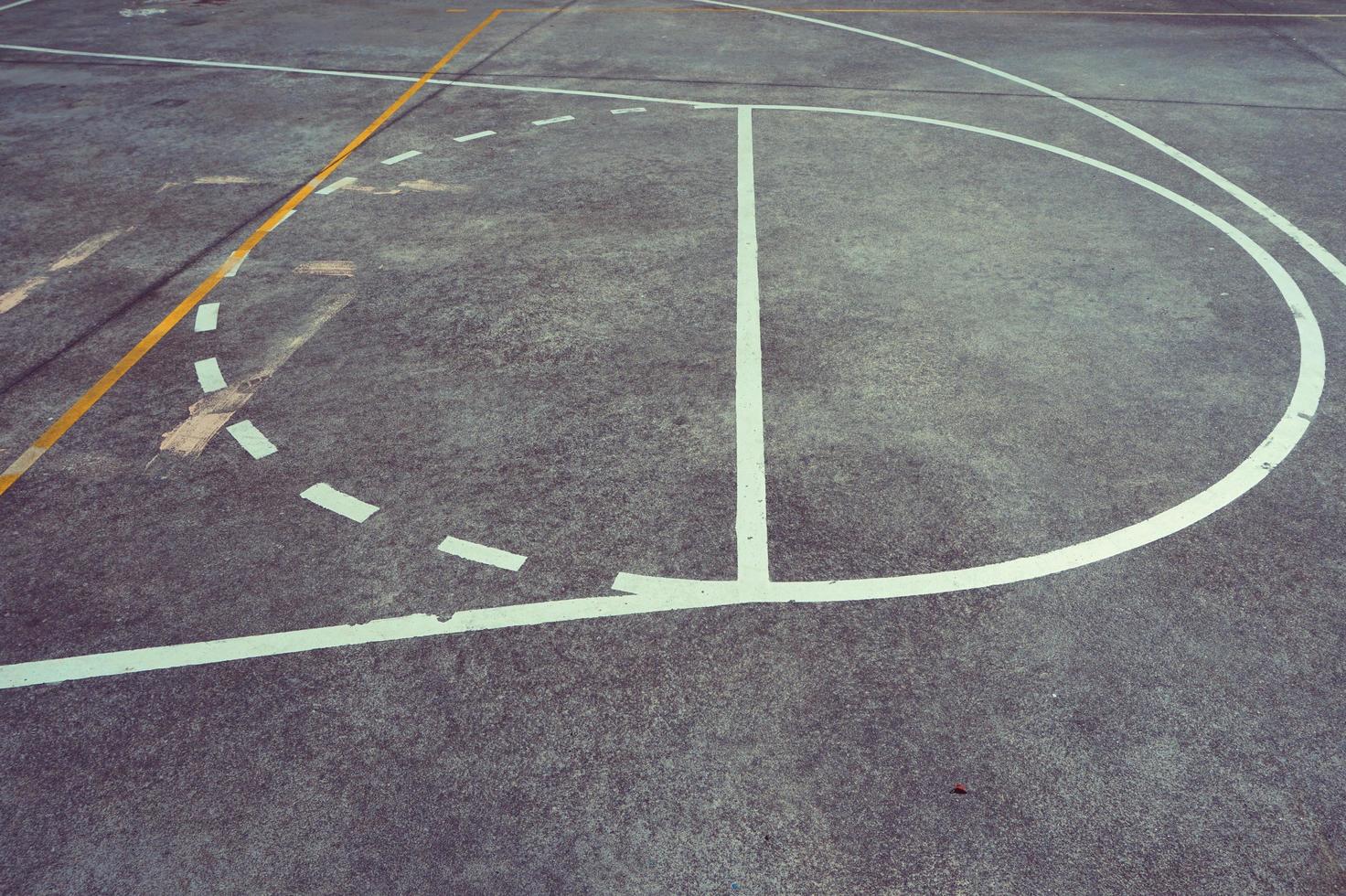 campo da basket di strada di linee e segni foto