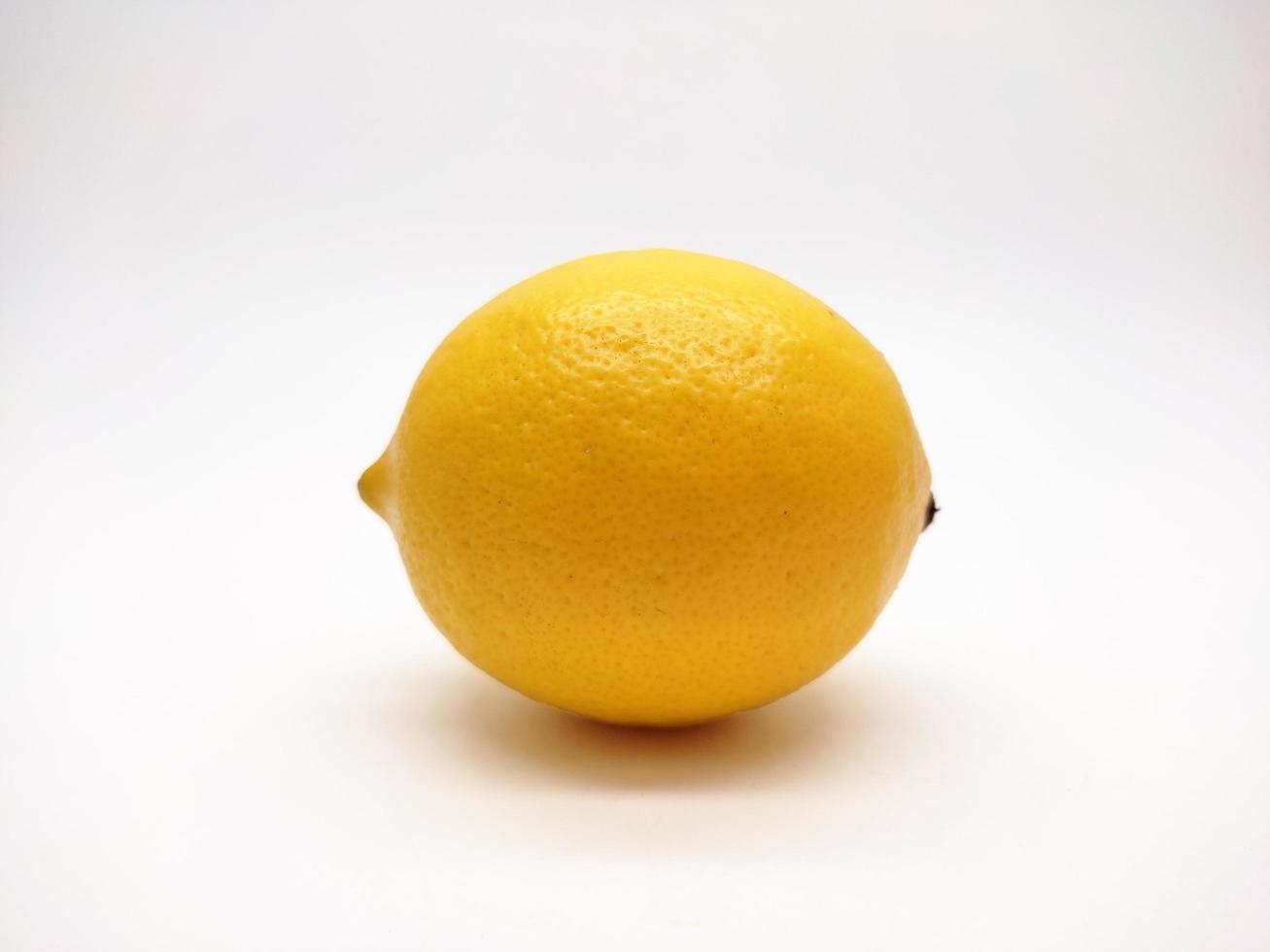giallo Limone isolato nel bianca sfondo foto