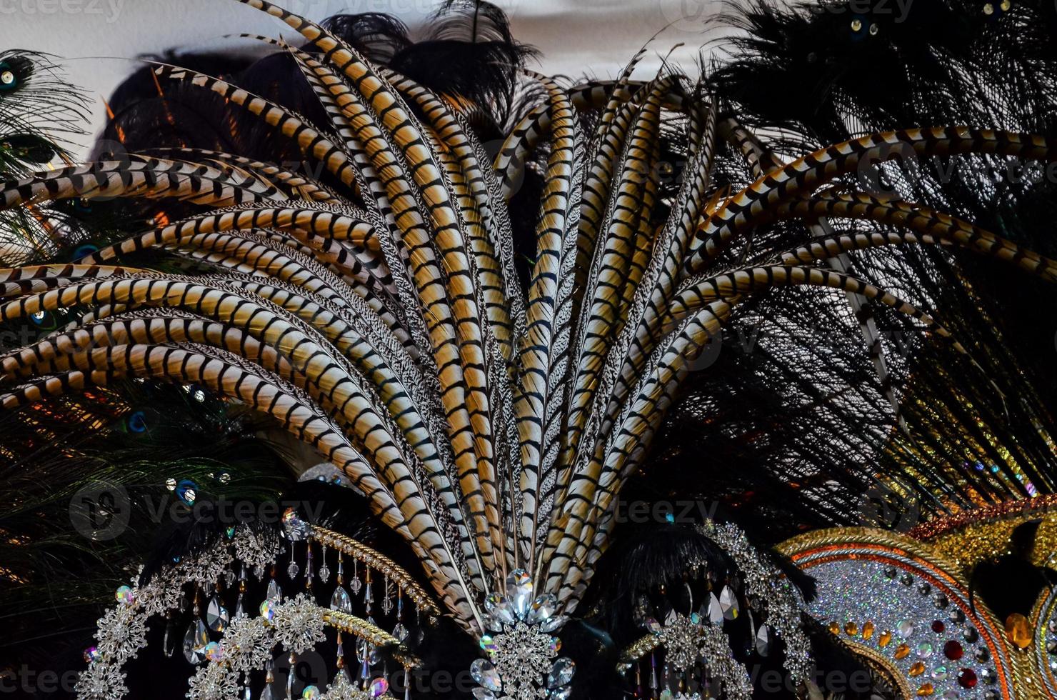 non identificato persone indossare carnevale maschere a il Venezia carnevale nel Venezia, Italia, circa febbraio 2022 foto