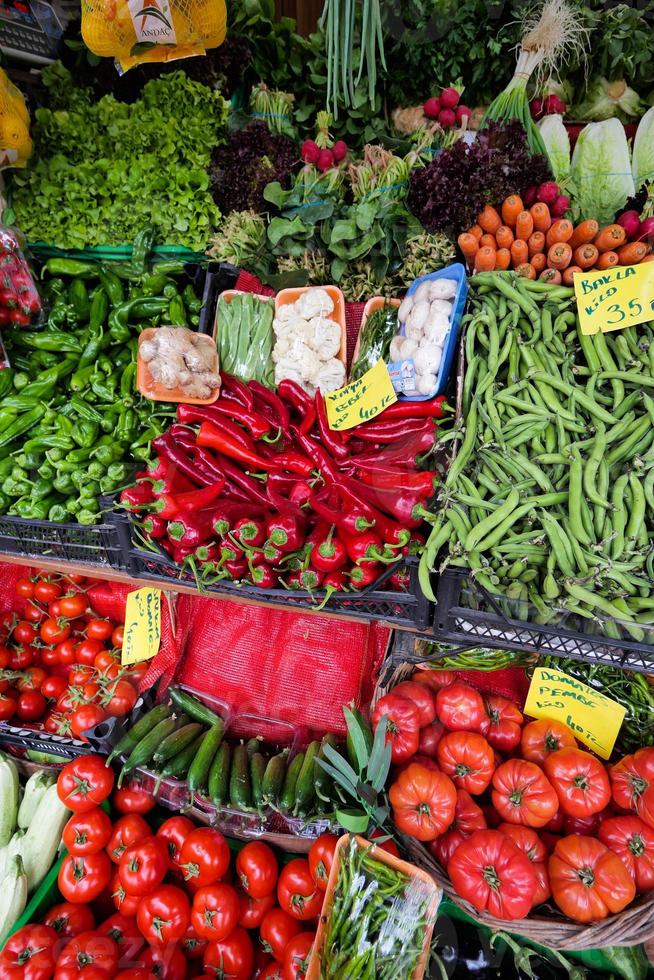 fresco verdure vendita nel un' super negozio nel tacchino . foto