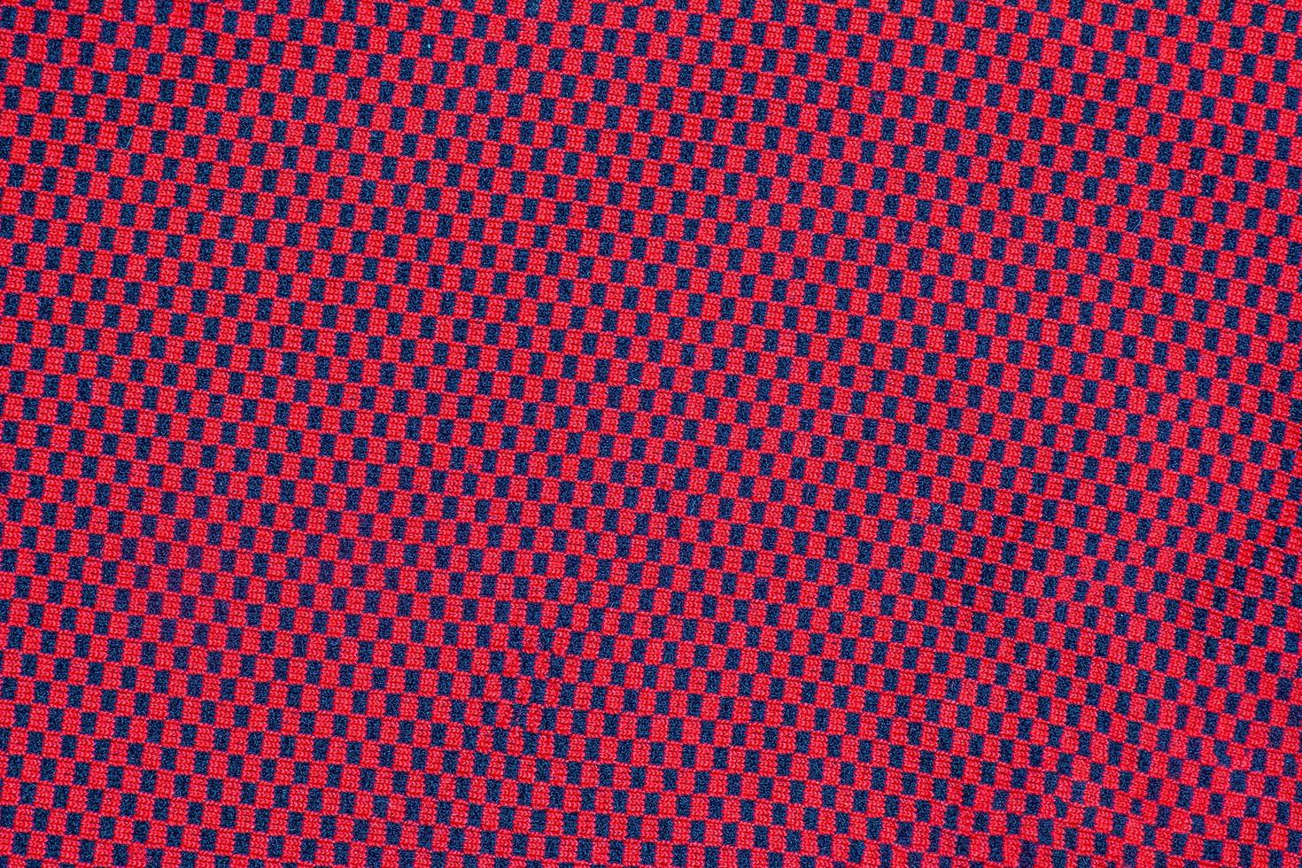 sintetico tessuto struttura, rosso plaid, bellissimo sfondo modello. frammento di termico biancheria intima tessuto. foto