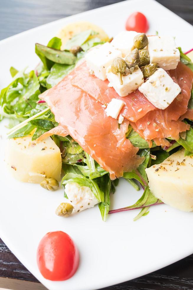 insalata di salmone affumicato foto