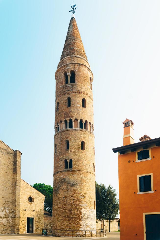 Campanile duomo santo stefano a caorle italia foto