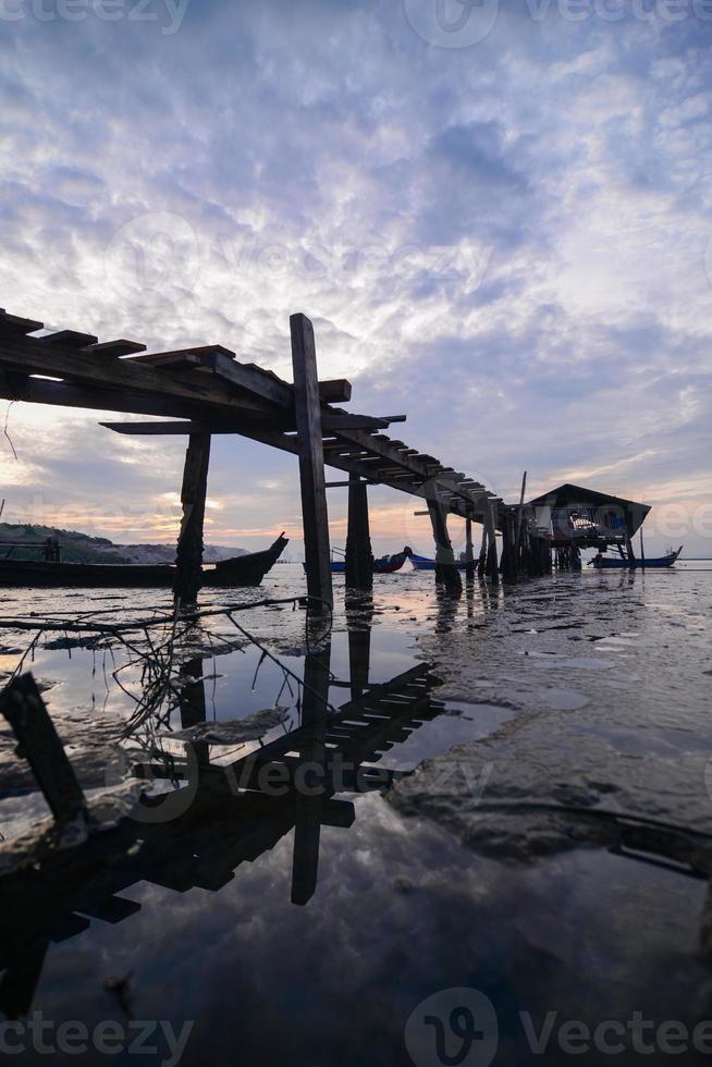 di legno ponte a jelutong, Penang pescatore capanna colomba molo foto