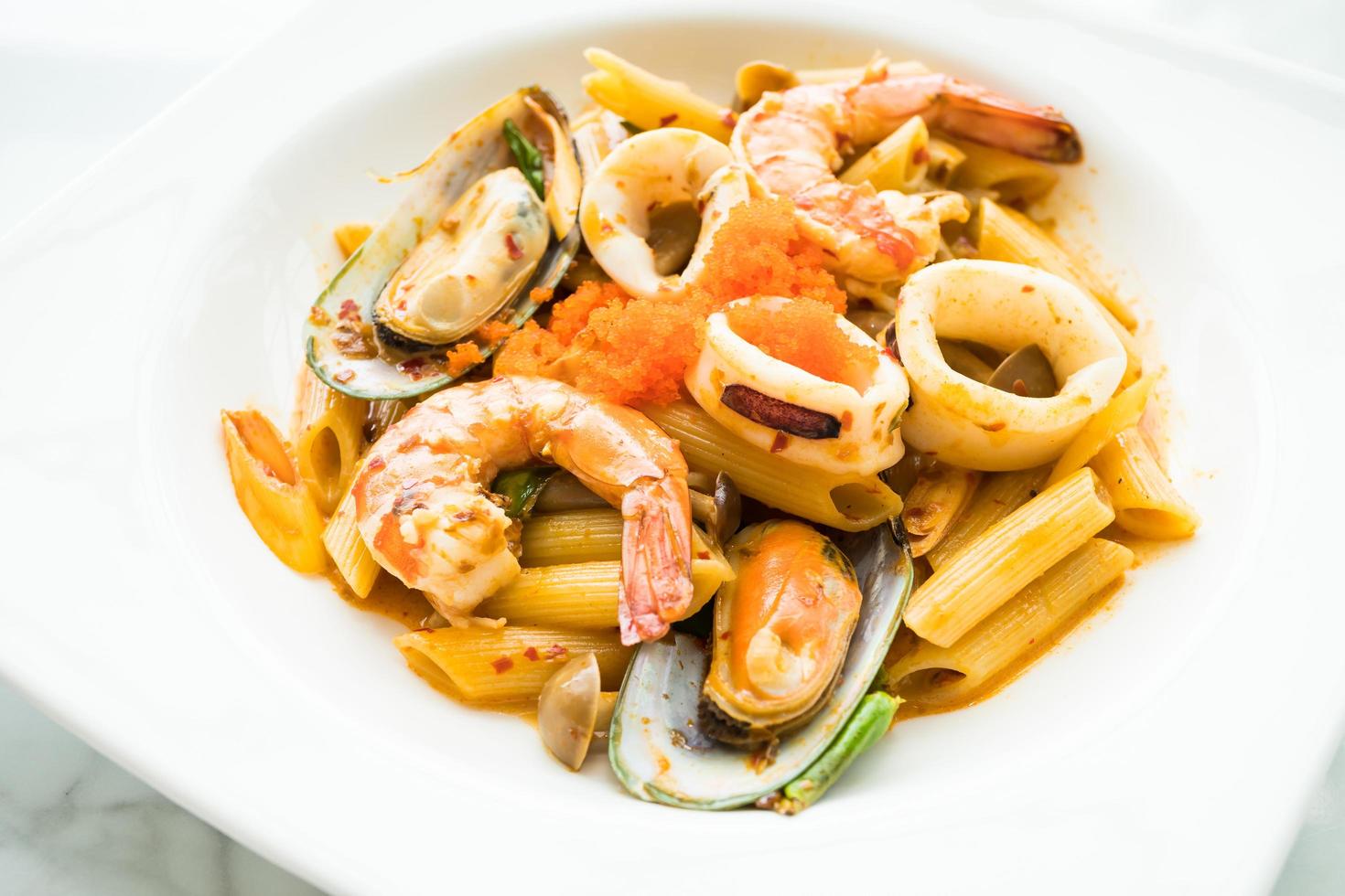 penne frutti di mare tom yum pasta foto