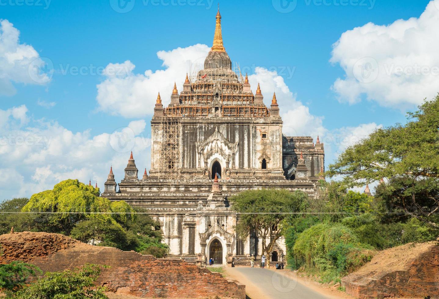 thatbyinnyu tempio il il più alto tempio nel Bagan archeologia luogo durante ristrutturare dopo il grande terra tremito nel anno 2016. foto