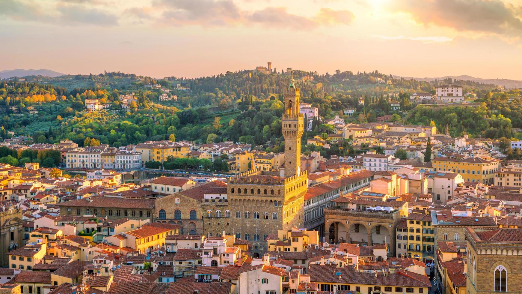 vista sullo skyline di firenze dalla vista dall'alto foto