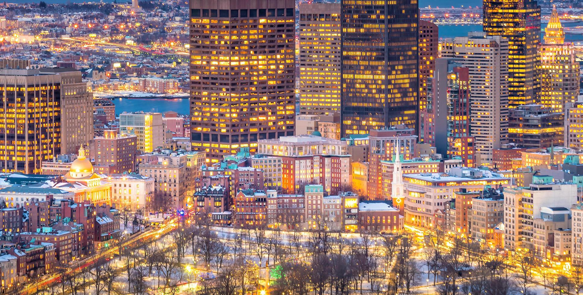 skyline del centro di Boston negli Stati Uniti durante la notte foto