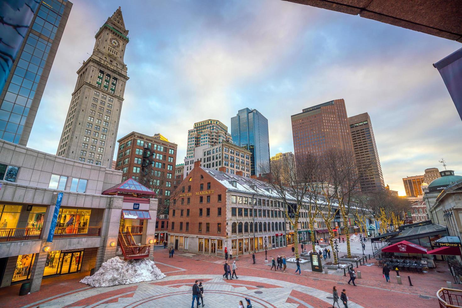 mercato all'aperto a Quincy Market e South Market nell'area storica di Boston foto