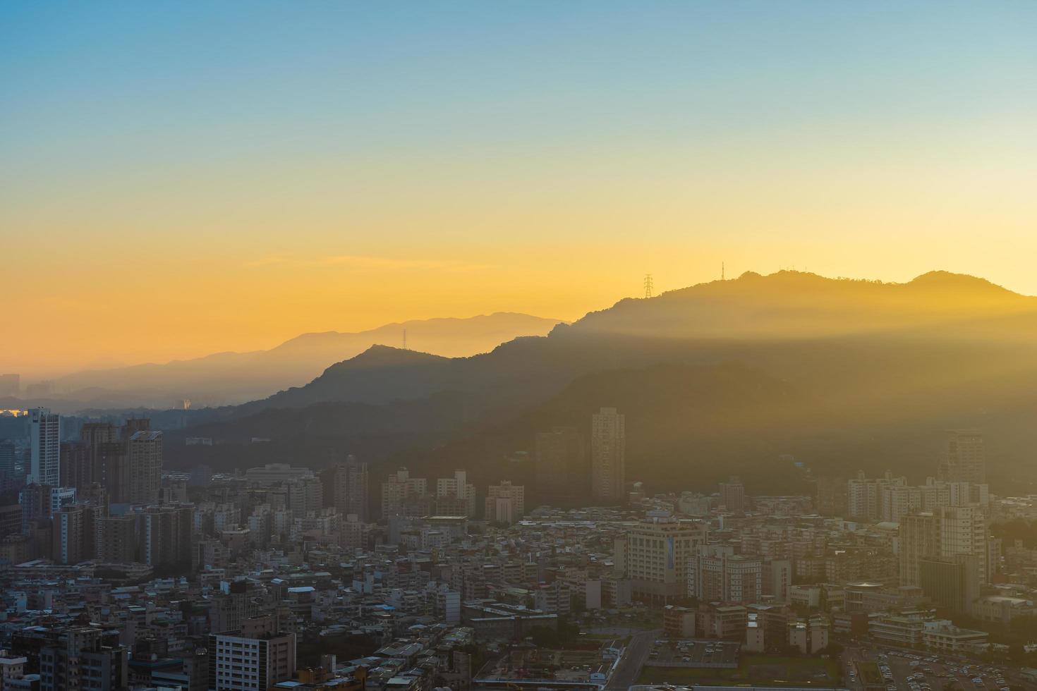 vista della città di taipei a taiwan foto