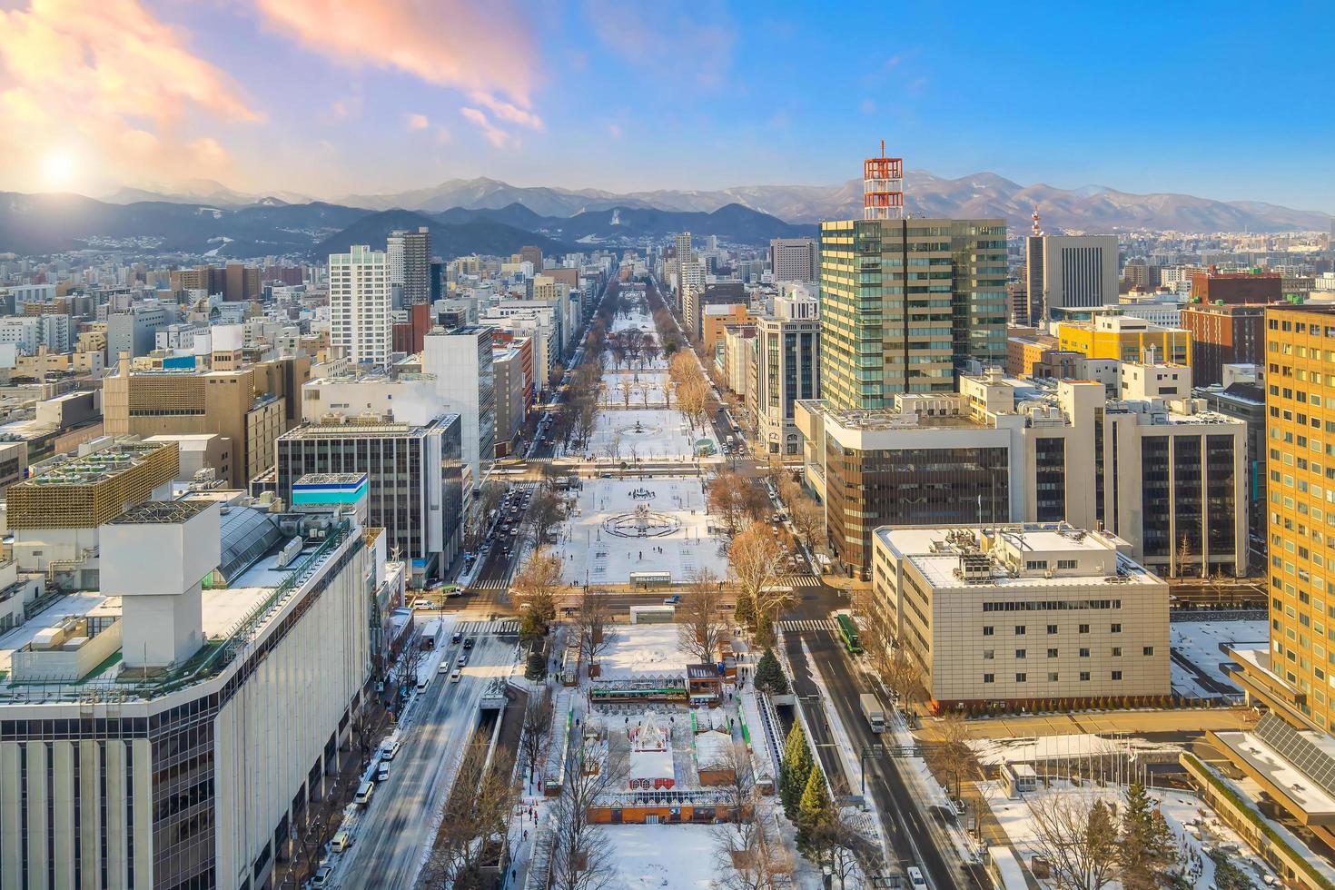 città di sapporo skyline del centro paesaggio urbano del tramonto in giappone foto