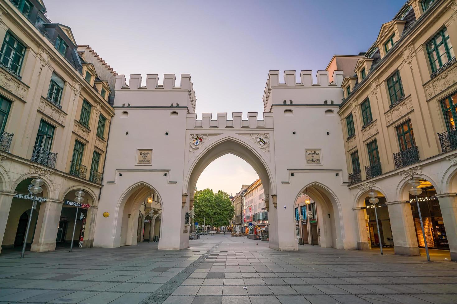 porta di monaco di baviera karls su piazza stachus foto