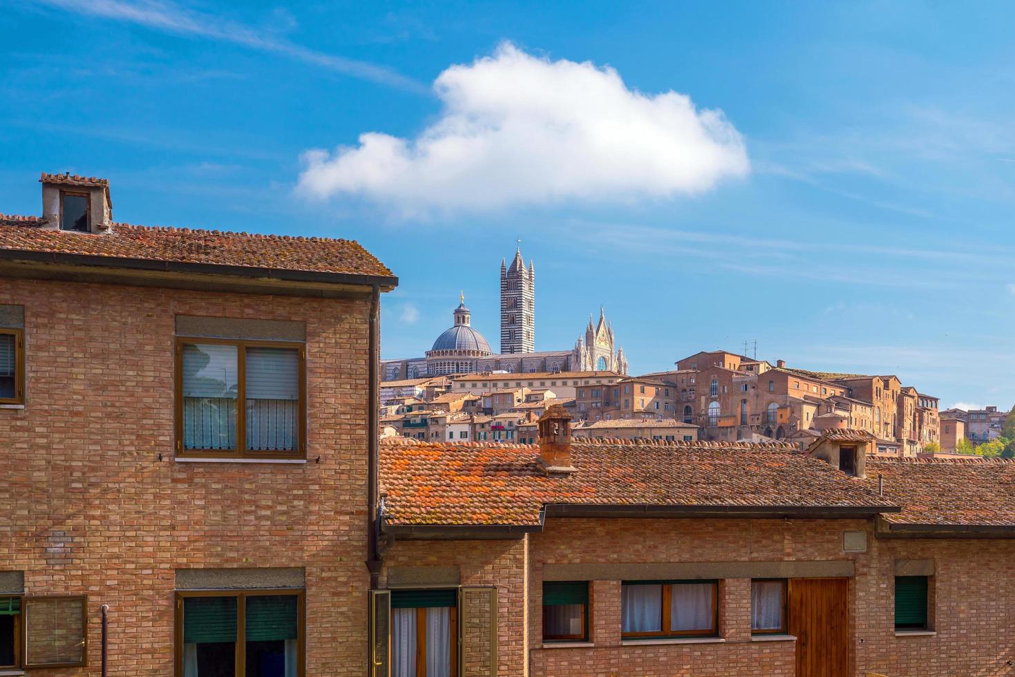 skyline del centro di siena in italia foto