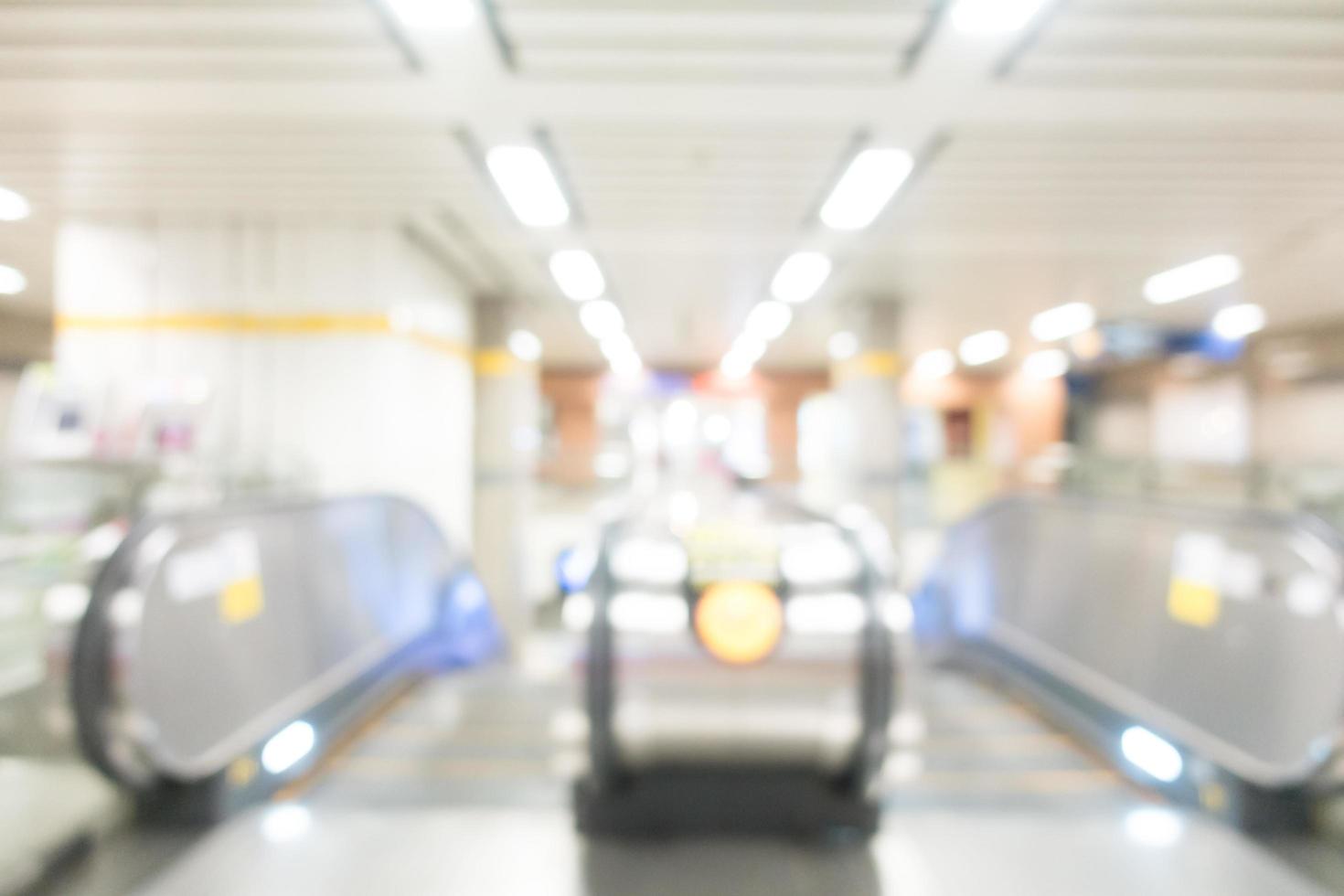 stazione della metropolitana di sfocatura astratta foto