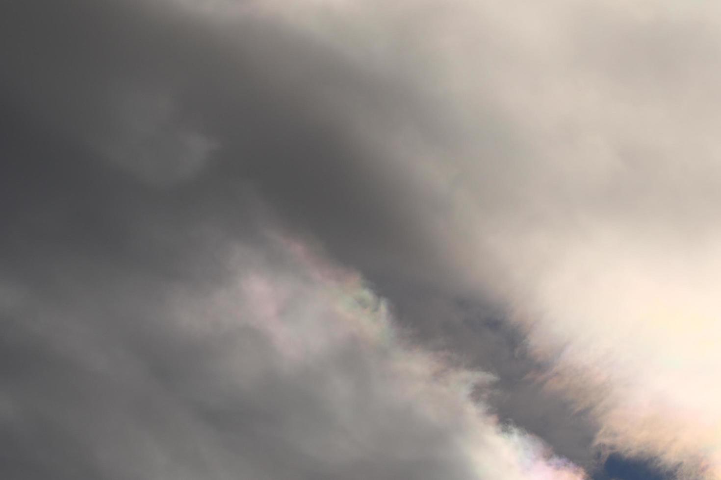 tempestoso tempo metereologico e buio nuvole foto