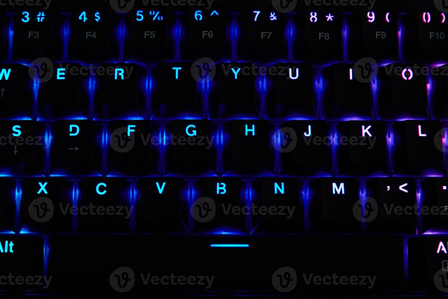 gioco rgb tastiera su buio sfondo foto