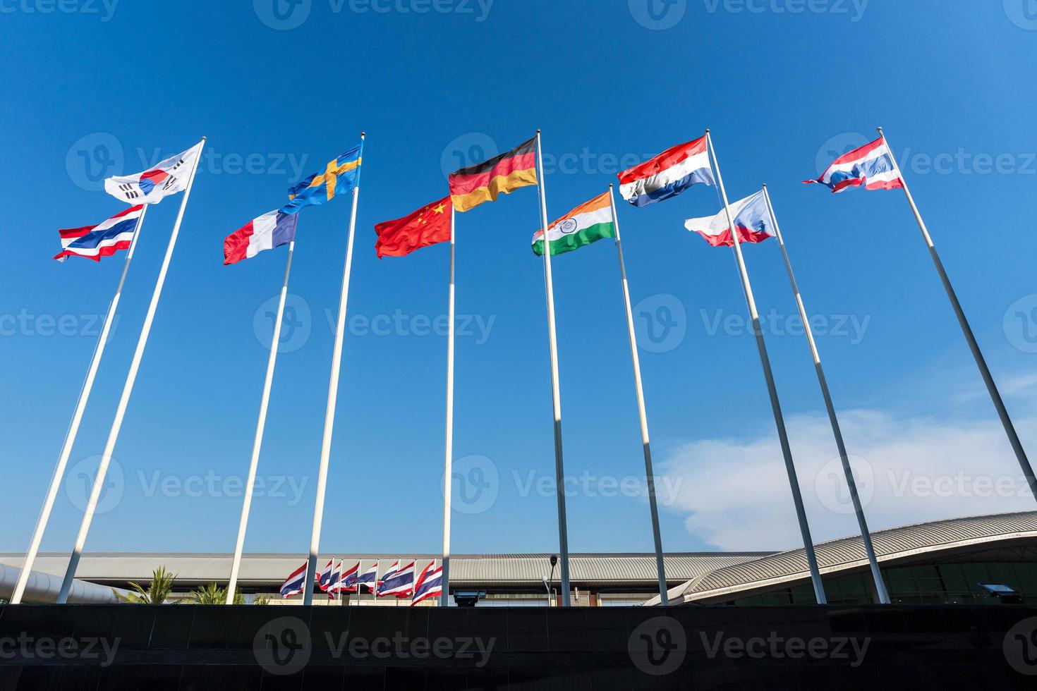 il nazionale bandiere di nove nazioni, Tailandia, Sud Corea, Francia, Svezia, Cina, Germania, ceco repubblica, Olanda, India foto