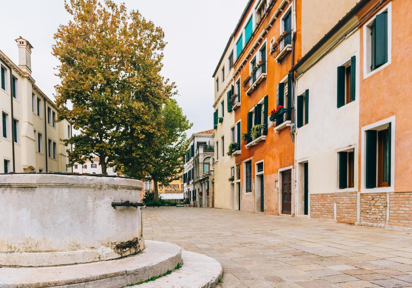 venezia, italia 2017- itinerari turistici delle vecchie strade di venezia d'italia foto