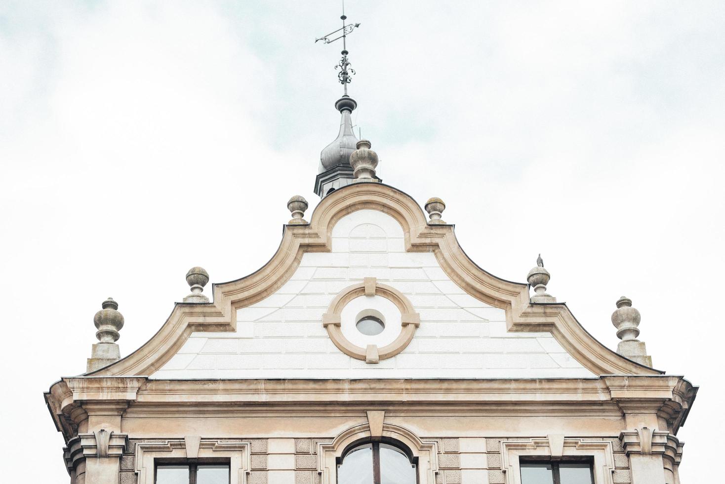 moszna, polonia 2017- vecchio castello polacco nel villaggio di moszna, polonia foto