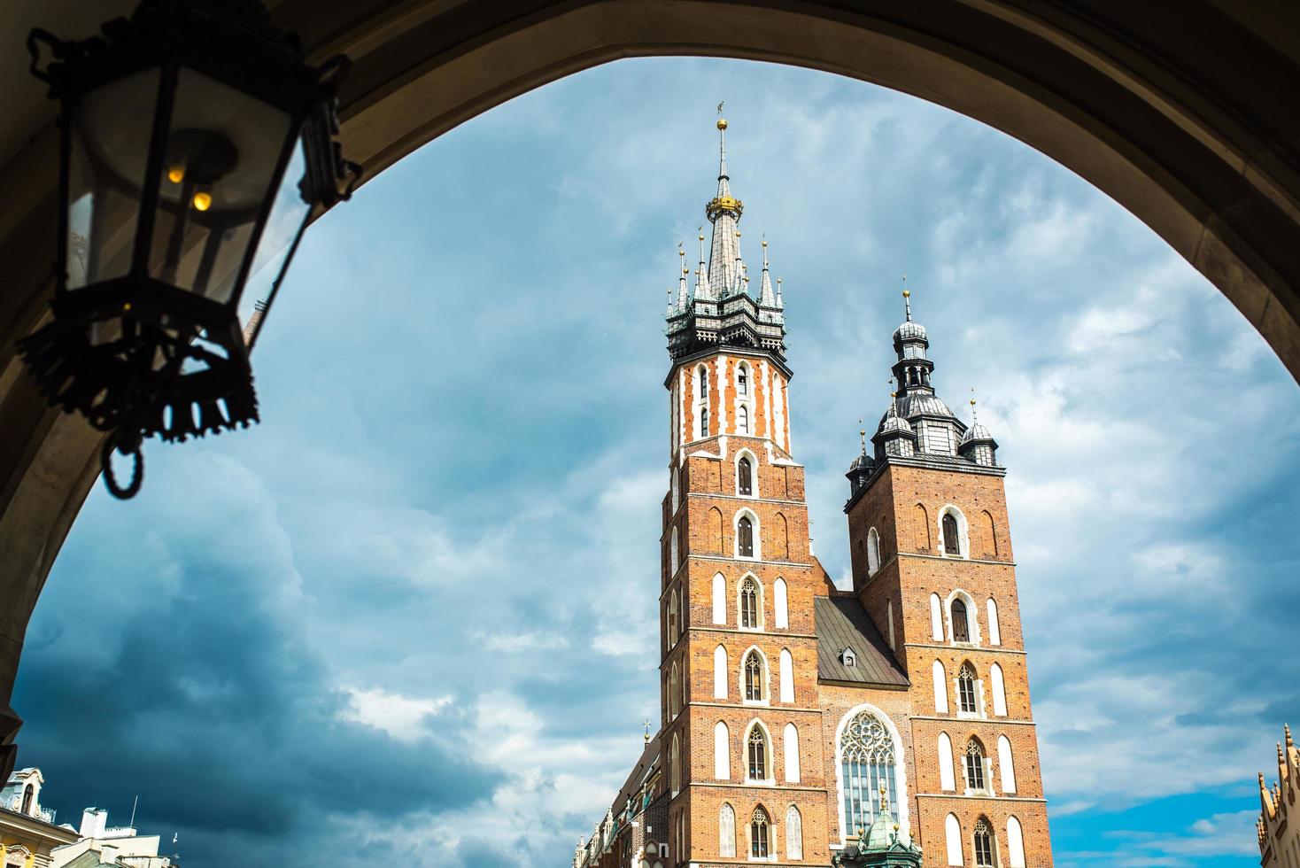 Cracovia, Polonia 2017 - attrazioni turistiche architettoniche nella storica piazza di Cracovia foto