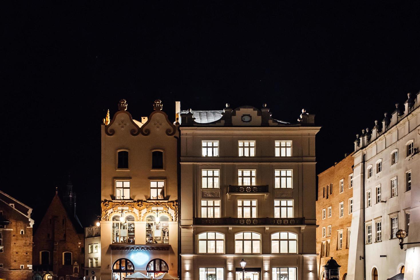 Cracovia, Polonia 2017- vecchia area commerciale di Cracovia alle luci dei lampioni foto