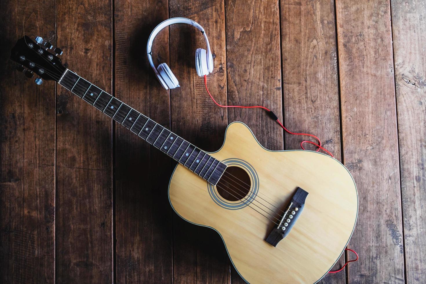 cuffie e una chitarra foto