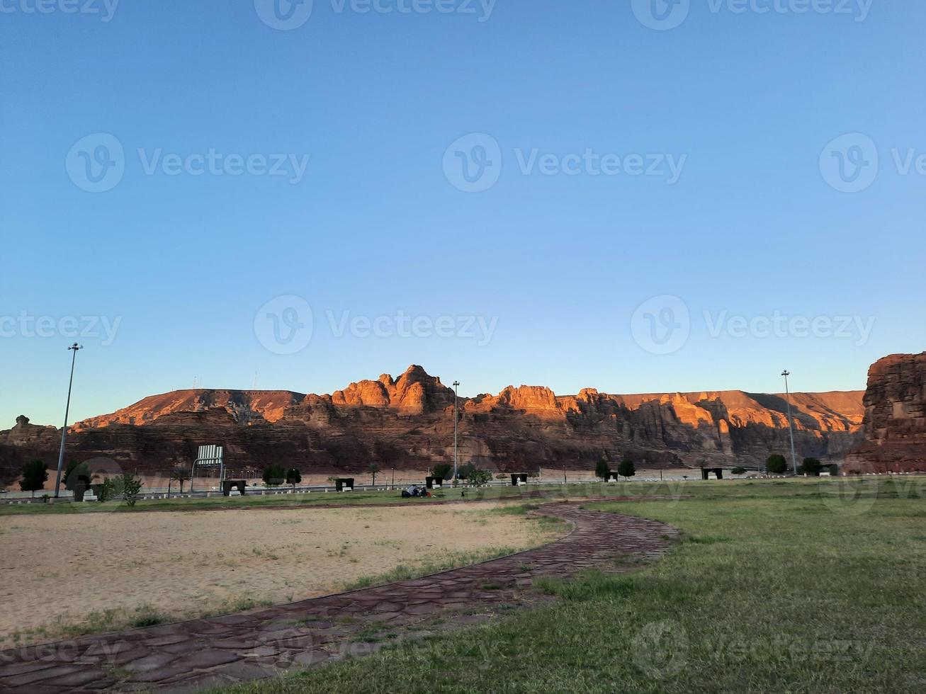 un' bellissimo giorno Visualizza di un' inverno parco nel al ula, Arabia arabia. il parco è circondato di antico colline. foto