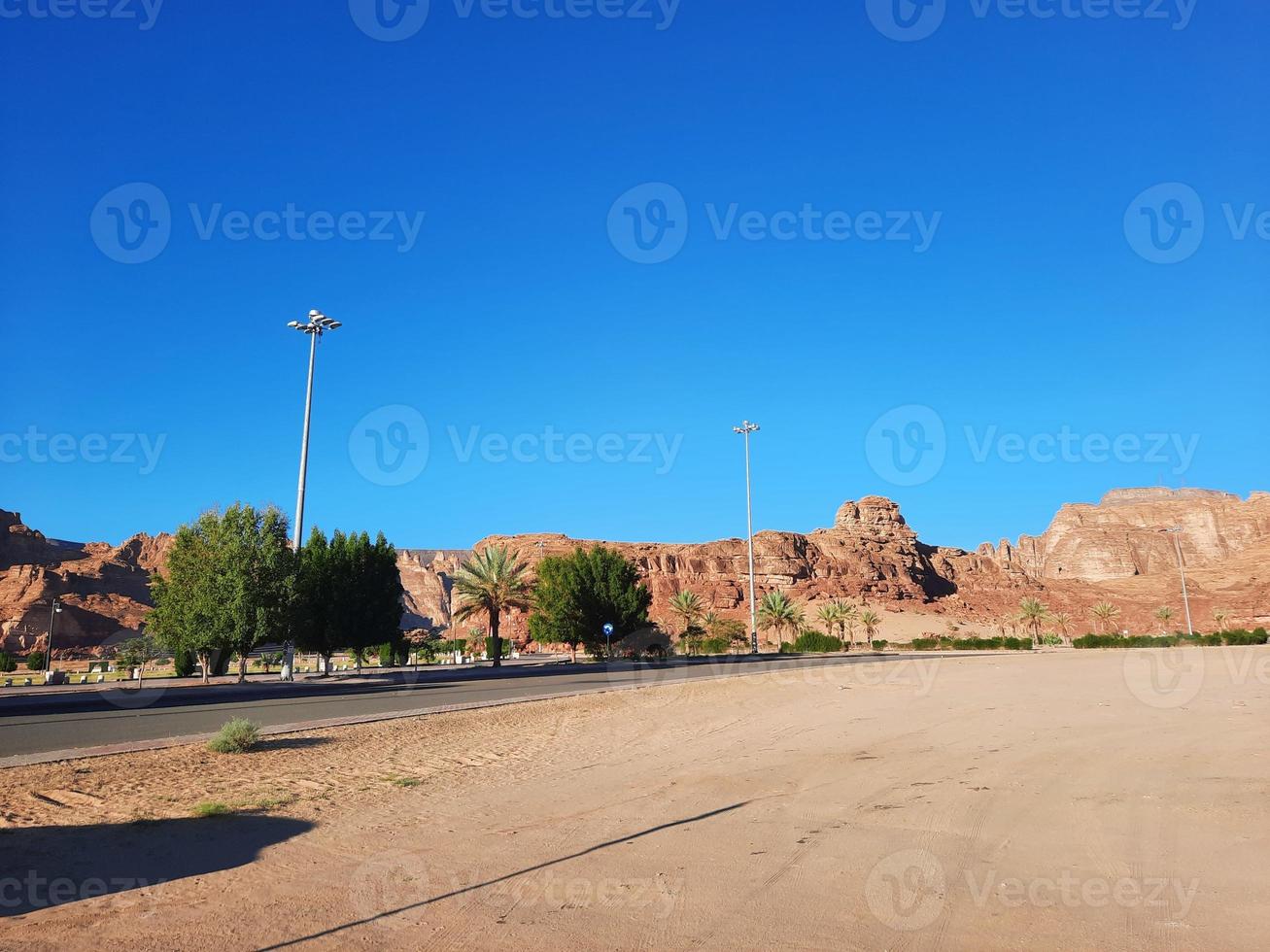 un' bellissimo giorno Visualizza di un' inverno parco nel al ula, Arabia arabia. il parco è circondato di antico colline. foto