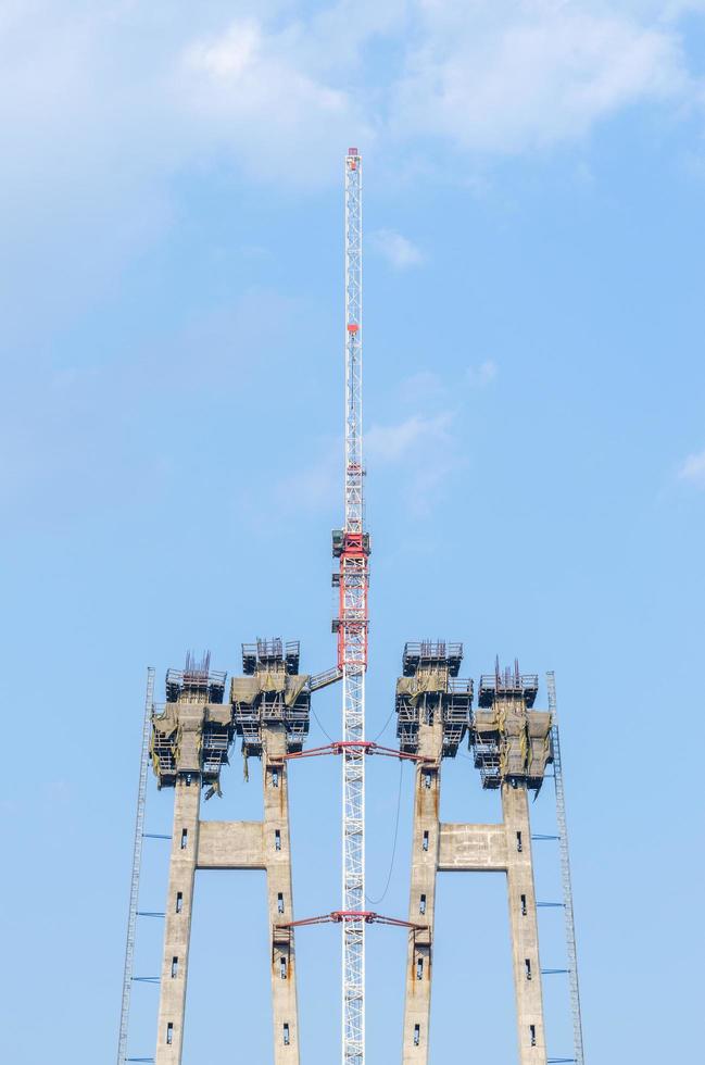 costruzione di ponti con pilastri foto