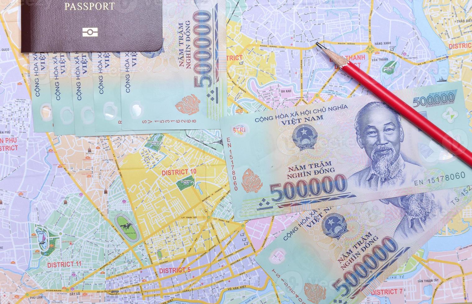 Vietnam e noi dollaro moneta su viaggio carta geografica foto